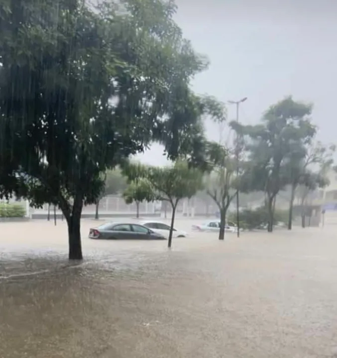 Imagem ilustrativa da imagem Chuva alaga ruas e fecha acesso da Rodoviária de Aracruz