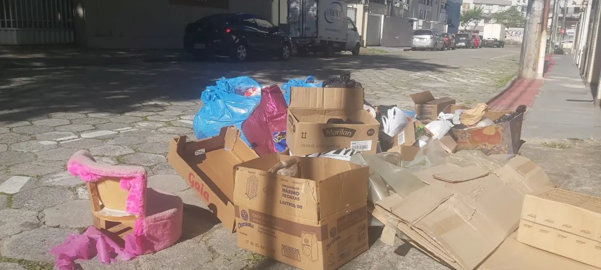 Imagem ilustrativa da imagem Paralisação dos coletores deixa três cidades com lixo acumulado nas ruas