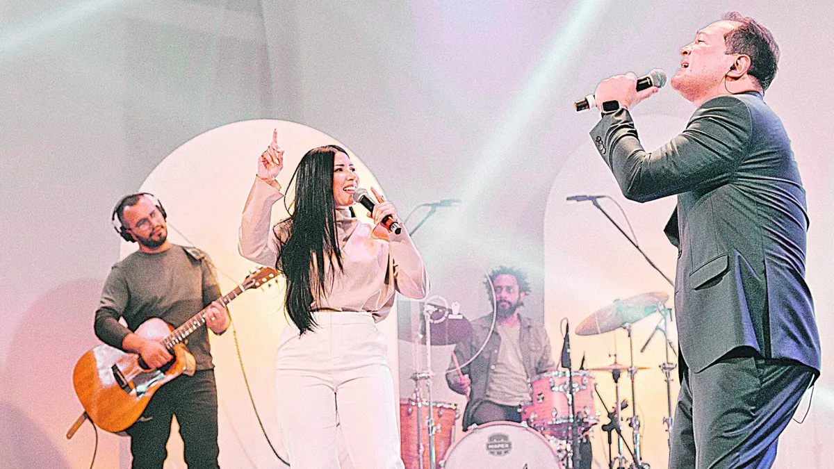Imagem ilustrativa da imagem Davi Sacer grava louvores com Simone e Simaria