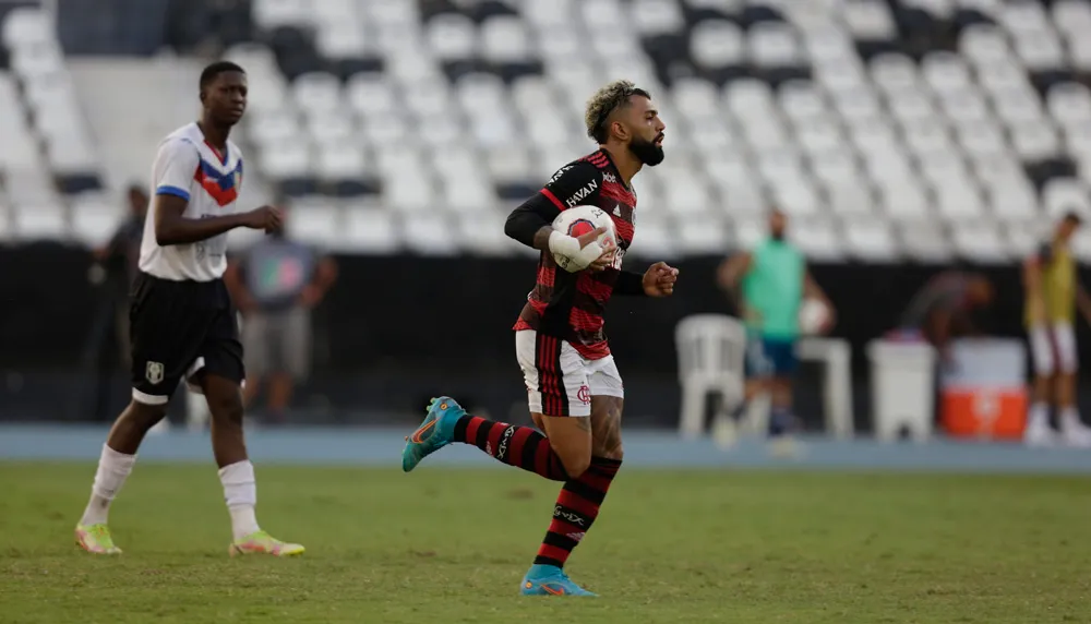 Imagem ilustrativa da imagem Diego Alves falha e Flamengo só empata com o Resende