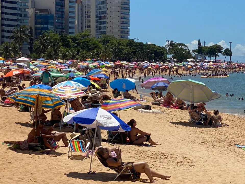 Imagem ilustrativa da imagem Segunda-feira de Carnaval com praias lotadas em todo o Estado