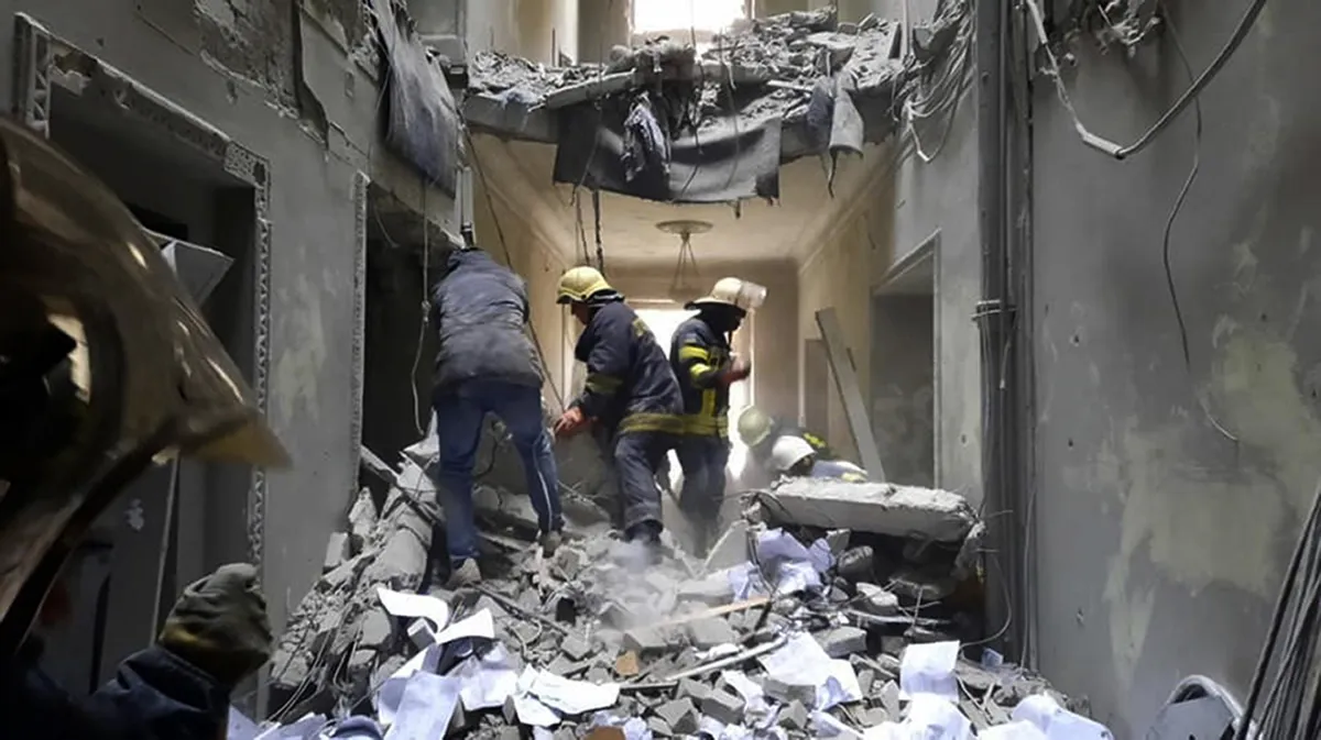 Imagem ilustrativa da imagem Bombardeio russo ao centro de Kharkiv deixou ao menos dez mortos