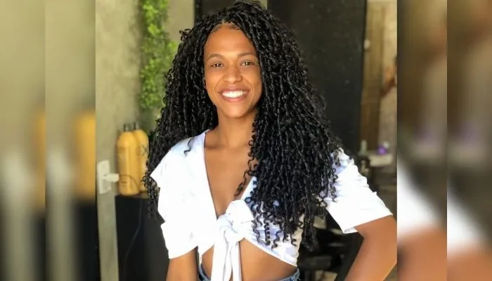 Imagem ilustrativa da imagem Turista morre com filha nos braços após pisar em fio e ser eletrocutada