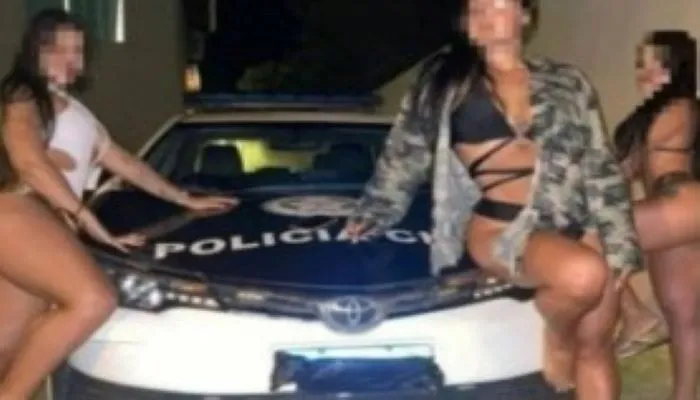 Imagem ilustrativa da imagem Polícia abre investigação sobre fotos de mulheres de biquíni com viatura