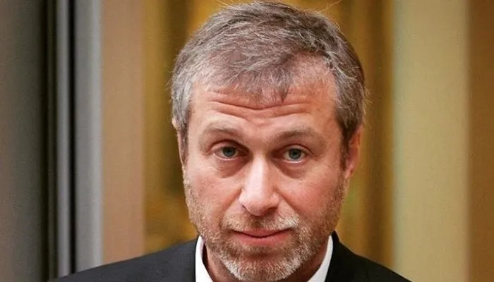 Imagem ilustrativa da imagem Bilionário russo põe Chelsea à venda e promete doar lucro para vítimas da guerra