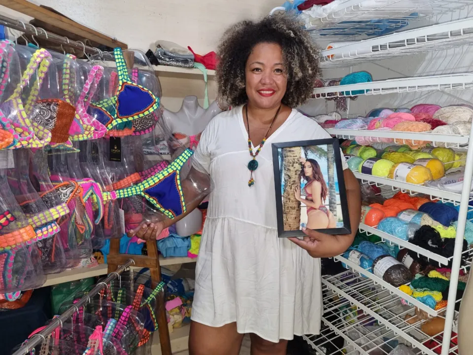 Imagem ilustrativa da imagem Biquínis de crochê feitos em Guarapari conquistam Anitta
