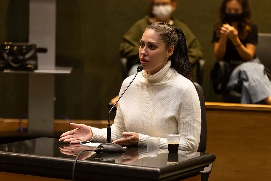 Imagem ilustrativa da imagem Monique Medeiros é denunciada por "ato libidinoso" com advogado na cadeia