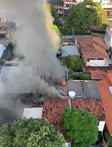 Imagem ilustrativa da imagem Casa pega fogo após problema elétrico em ventilador