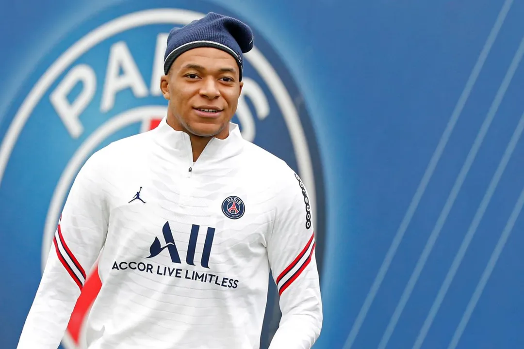 Imagem ilustrativa da imagem Mbappé é relacionado pelo PSG para decisão contra o Real Madrid