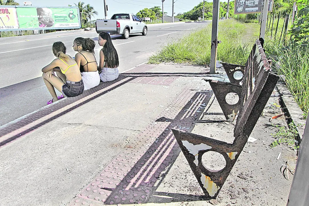 Imagem ilustrativa da imagem Ponto de ônibus abandonado