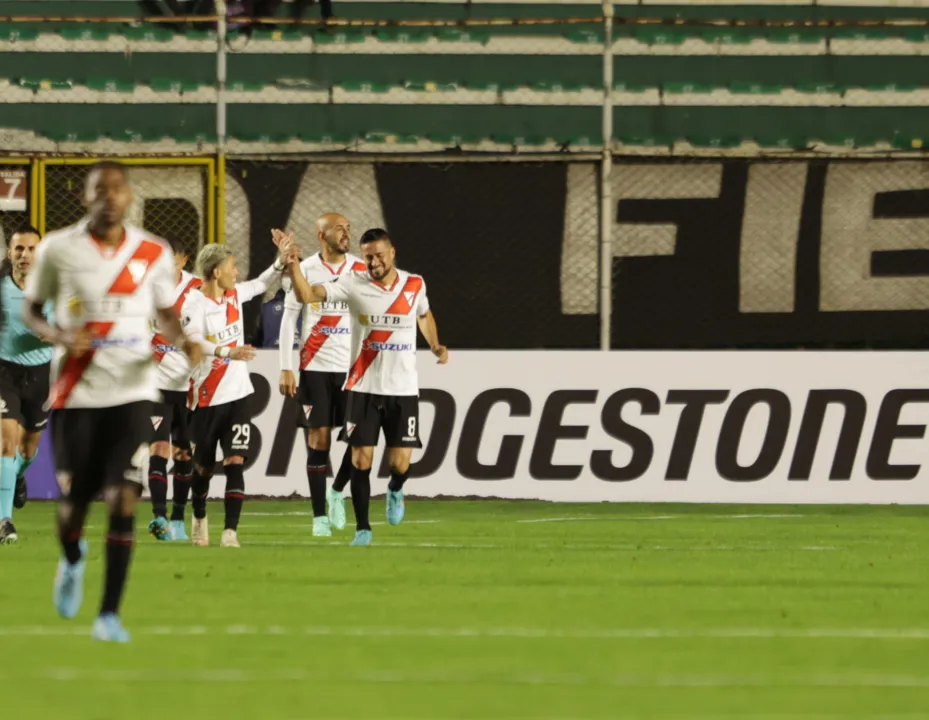 Imagem ilustrativa da imagem Corinthians joga mal, vê defesa falhar e é derrotado pelo Always Ready