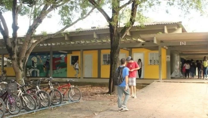 Imagem ilustrativa da imagem Após larvas em refeições de estudantes, Ufes rompe contrato com fornecedora