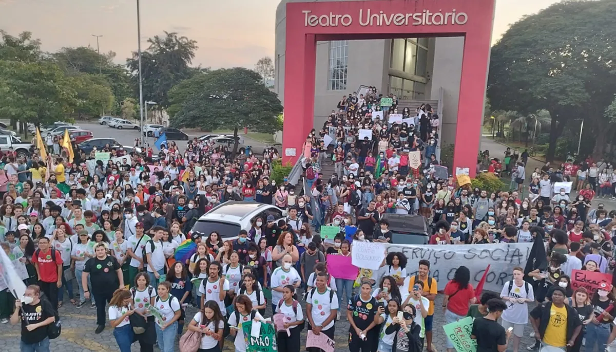 Imagem ilustrativa da imagem Protesto de estudantes complica o trânsito na Reta da Penha, em Vitória