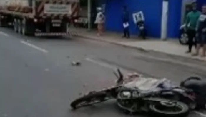 Imagem ilustrativa da imagem Motociclista morre após colidir com carreta na Serra