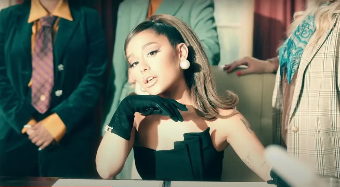 Imagem ilustrativa da imagem Perseguidor viola ordem de restrição e invade casa de Ariana Grande