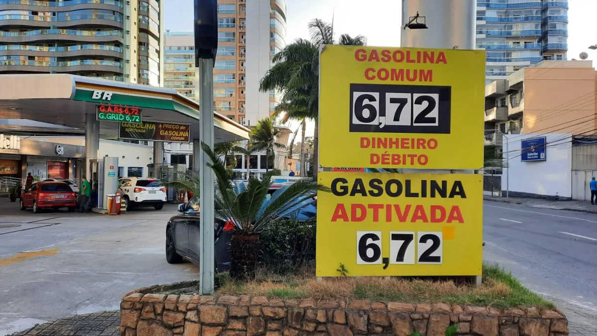 Imagem ilustrativa da imagem Postos voltam a ter gasolina a menos de R$ 7