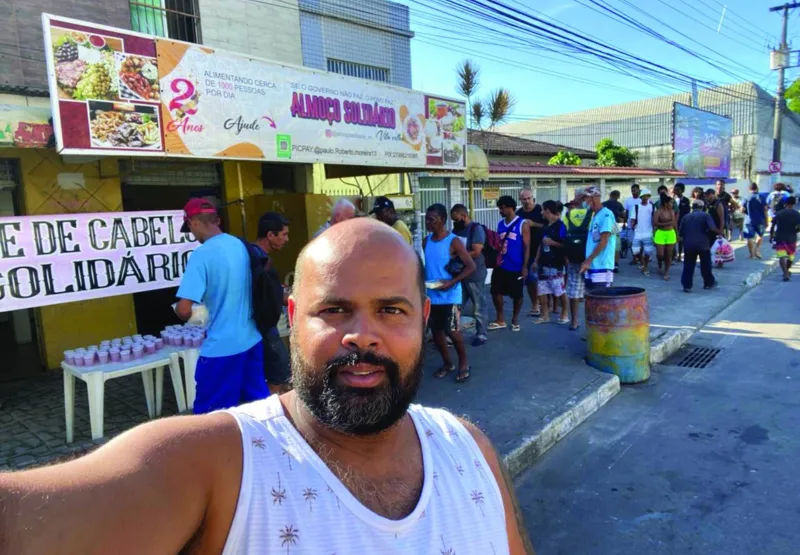 O autônomo  Paulo Roberto Moreira, 
de 37 anos, é responsável pelo  projeto Almoço Solidário que ajuda quem não tem o 
que comer