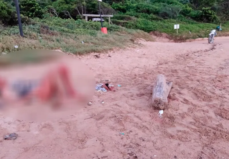 Praia do Ermitão, em Guarapari, onde o jovem de 21 anos foi encontrado com a barriga aberta