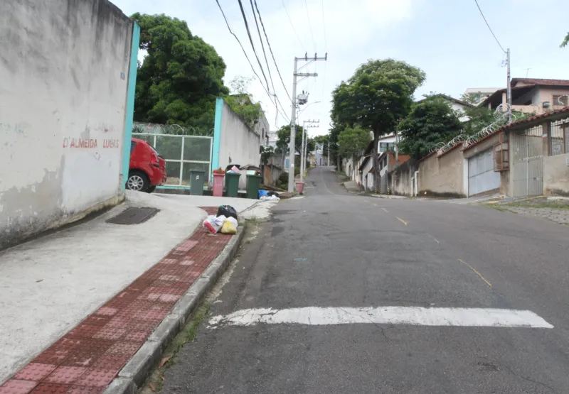 Rua Luiz Gomes Tavares, no bairro São Cristóvão, em Vitória, onde  moradores querem    segurança reforçada