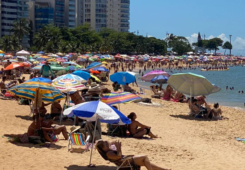 Praia da Costa/ Vila Velha nesta segunda-feira (28)