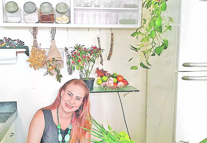 Mila Marques e sua família têm o hábito de usas plantas para fins curativos.