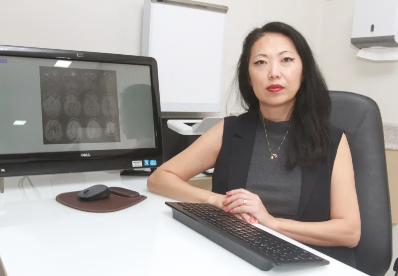 A neurologista Soo Yang Lee explicou que o novo exame também deve ser indicado em caso de dúvida diagnóstica