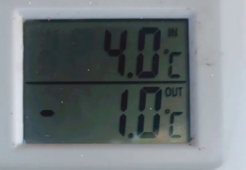 Termômetro com temperatura negativa em casa na região de Forno Grande
