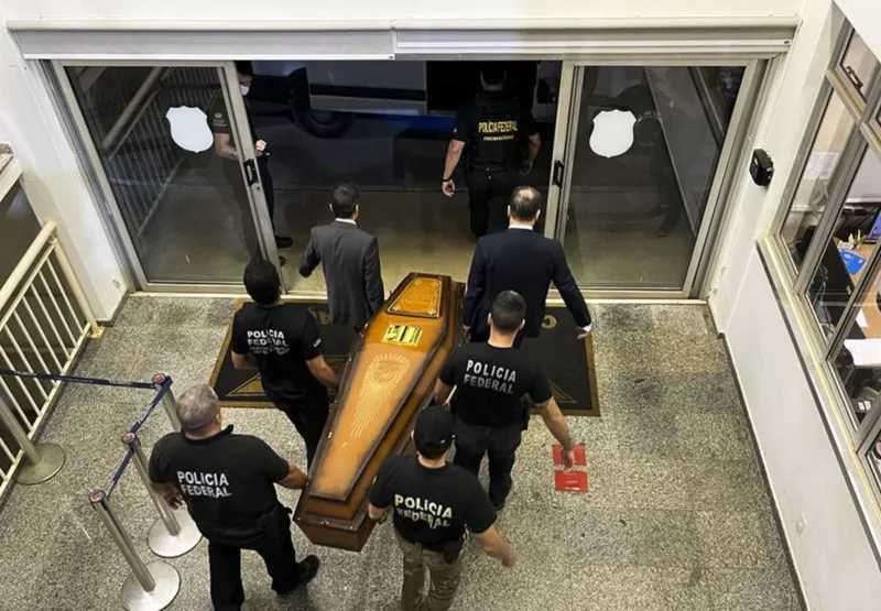 Avião da Polícia Federal (PF) chega a Brasília com restos mortais de desaparecidos no Aeroporto de Brasília