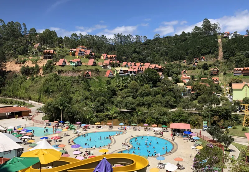 Hotel Fazenda China Park conta com piscinas, tirolesa e também um Centro Termal com ofurôs