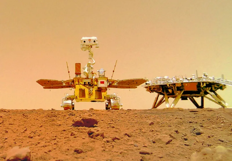 Rover Zhurong em Marte, na primeira missão interplanetária
independente da China