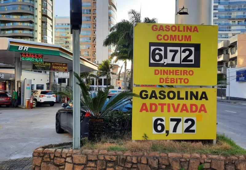 Posto de Vila Velha vendia gasolina a R$ 6,72, preço válido até para a aditivada: valor deve cair ainda mais