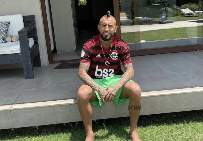 Vidal já postou fotos vestido com a camisa do Flamengo
