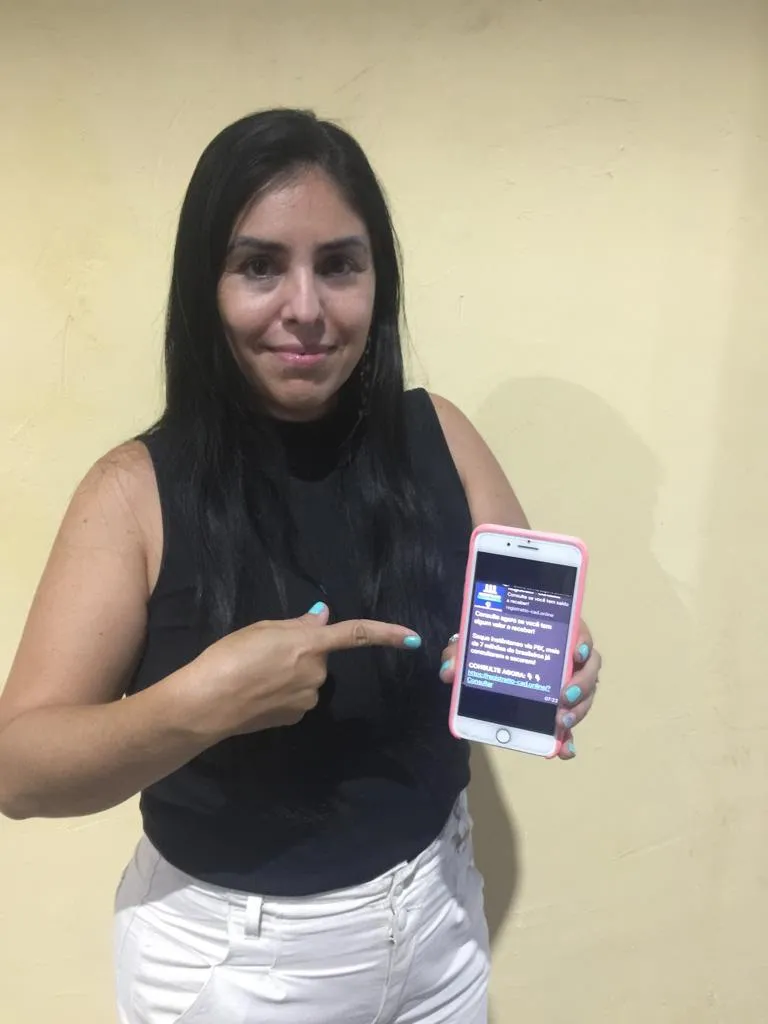 A funcionária pública Nancy Idanez, de 42 anos, recebeu um link falso para resgate de dinheiro em um grupo de WhatsApp.