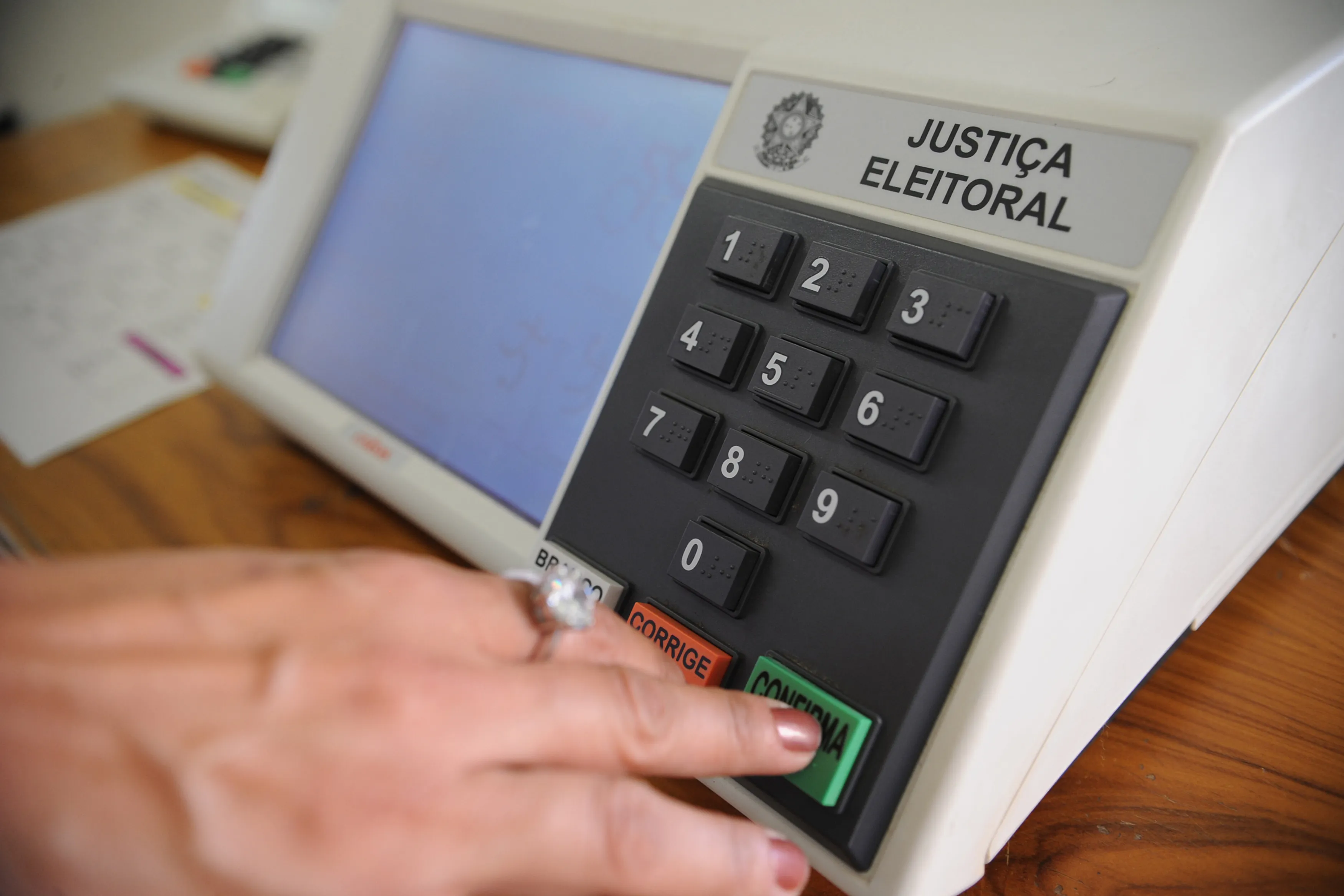Urna eletrônica: prazo para solicitar voto em trânsito vai até 18 de agosto