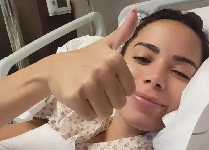Imagem ilustrativa da imagem Anitta é internada e se prepara para cirurgia para tratar endometriose