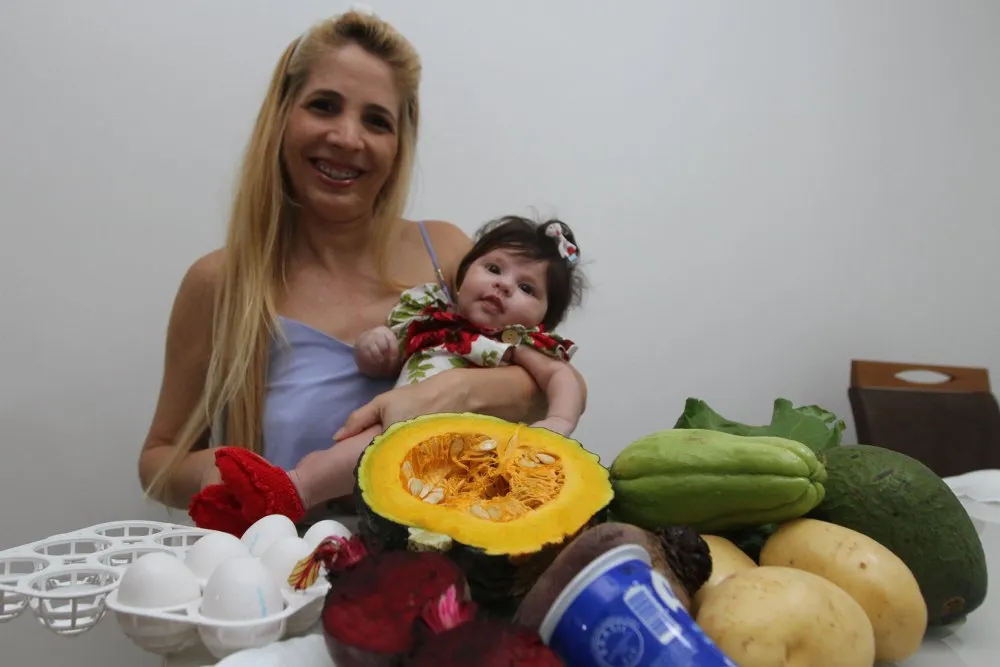Antes e depois de engravidar, a engenheira metalúrgica Sabrina Nascimento dos Santos, 41 anos, focou em ter uma alimentação totalmente voltada para a gestação da Scarlett.