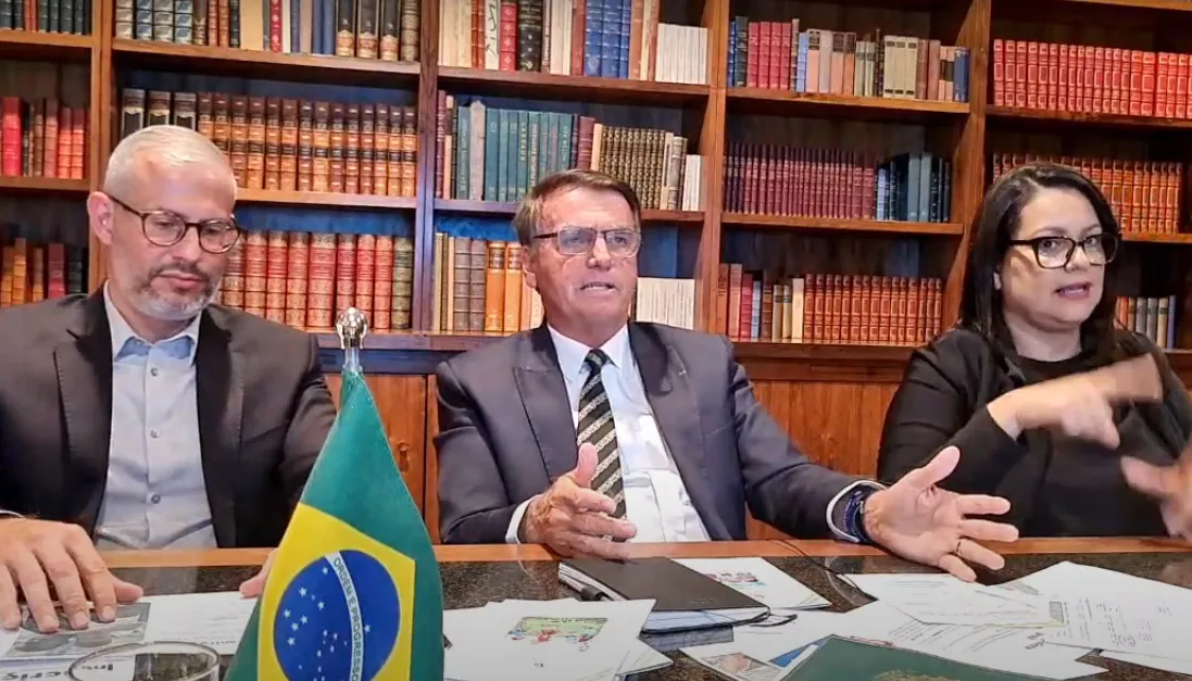 Bolsonaro confirmou a informação em sua live