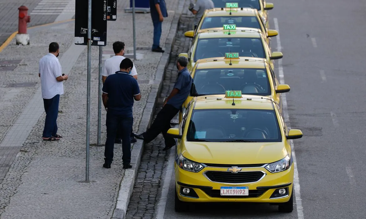 Taxistas regularmente cadastrados receberão auxílio