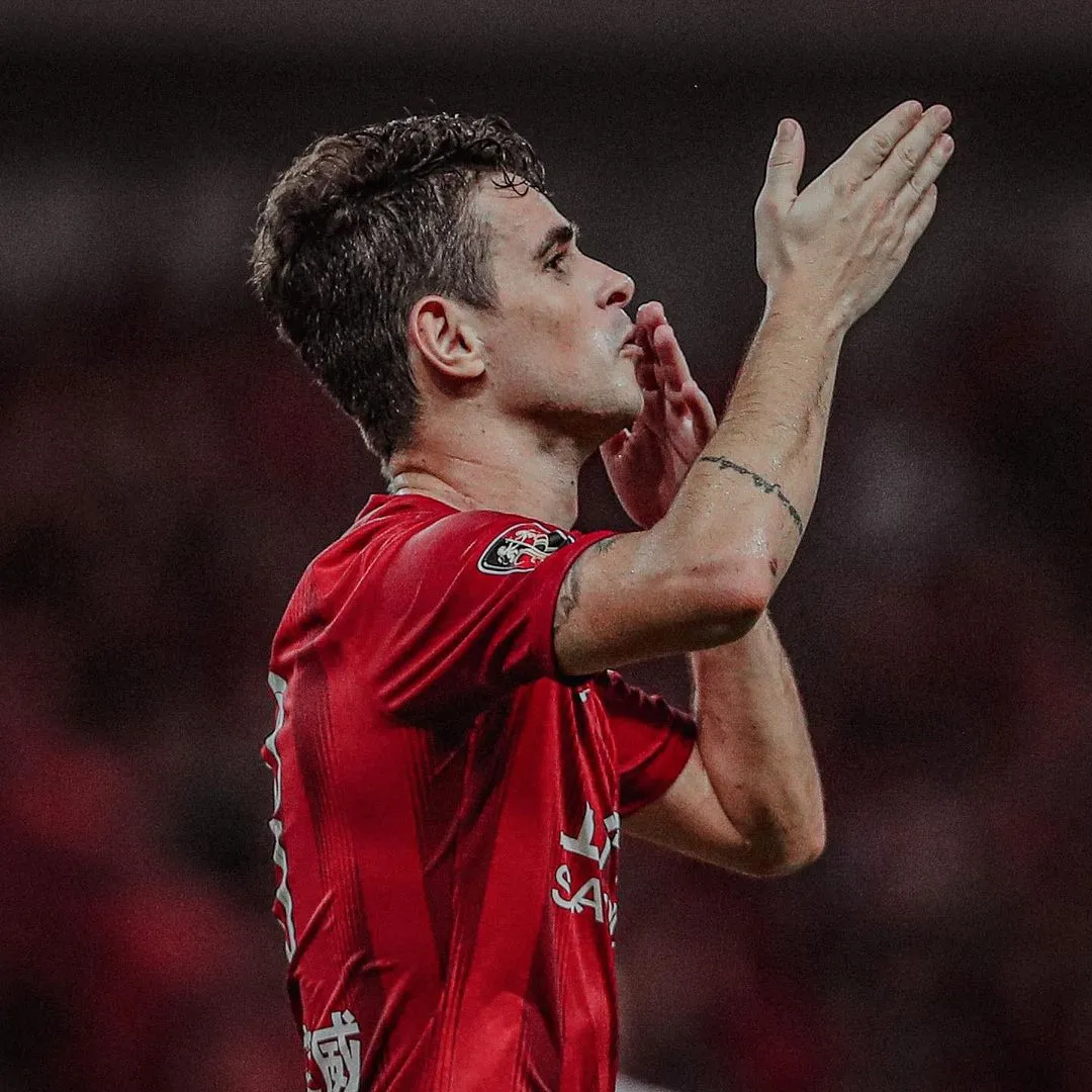 Imagem ilustrativa da imagem Flamengo e Corinthians de olho em Oscar e conversas por Suárez agitam o mercado