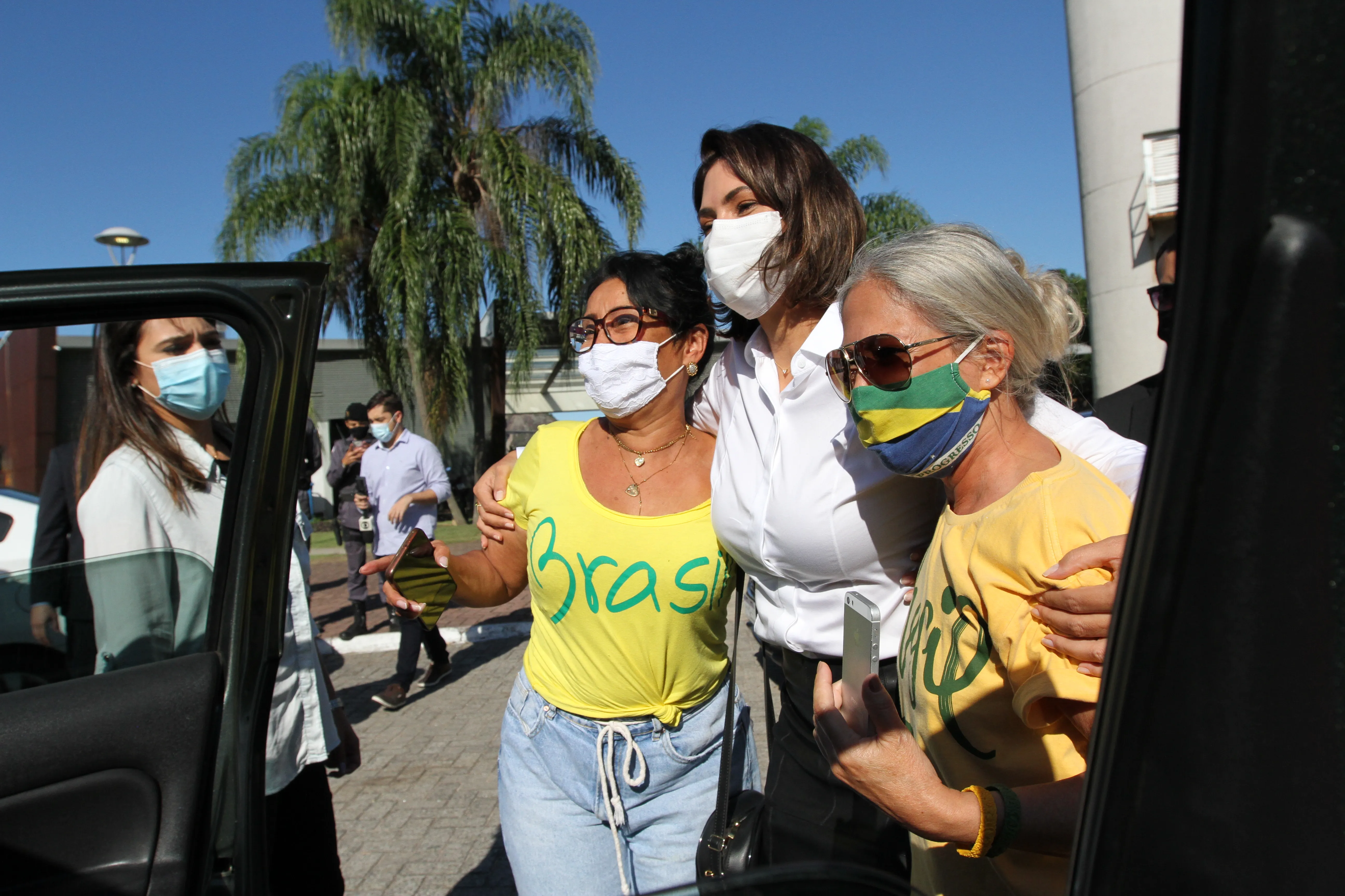 Michelle Bolsonaro com apoiadoras na visita que fez ao Estado em 2021: presença na Marcha para Jesus