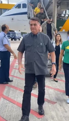 Bolsonaro chegou ao Estado por volta das 9 horas