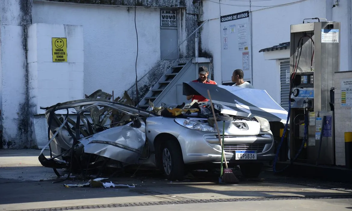 Imagem ilustrativa da imagem Morre motorista de carro que explodiu em posto no Rio