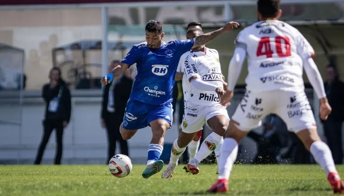 Imagem ilustrativa da imagem Brusque perde pênalti no fim e Cruzeiro comemora empate