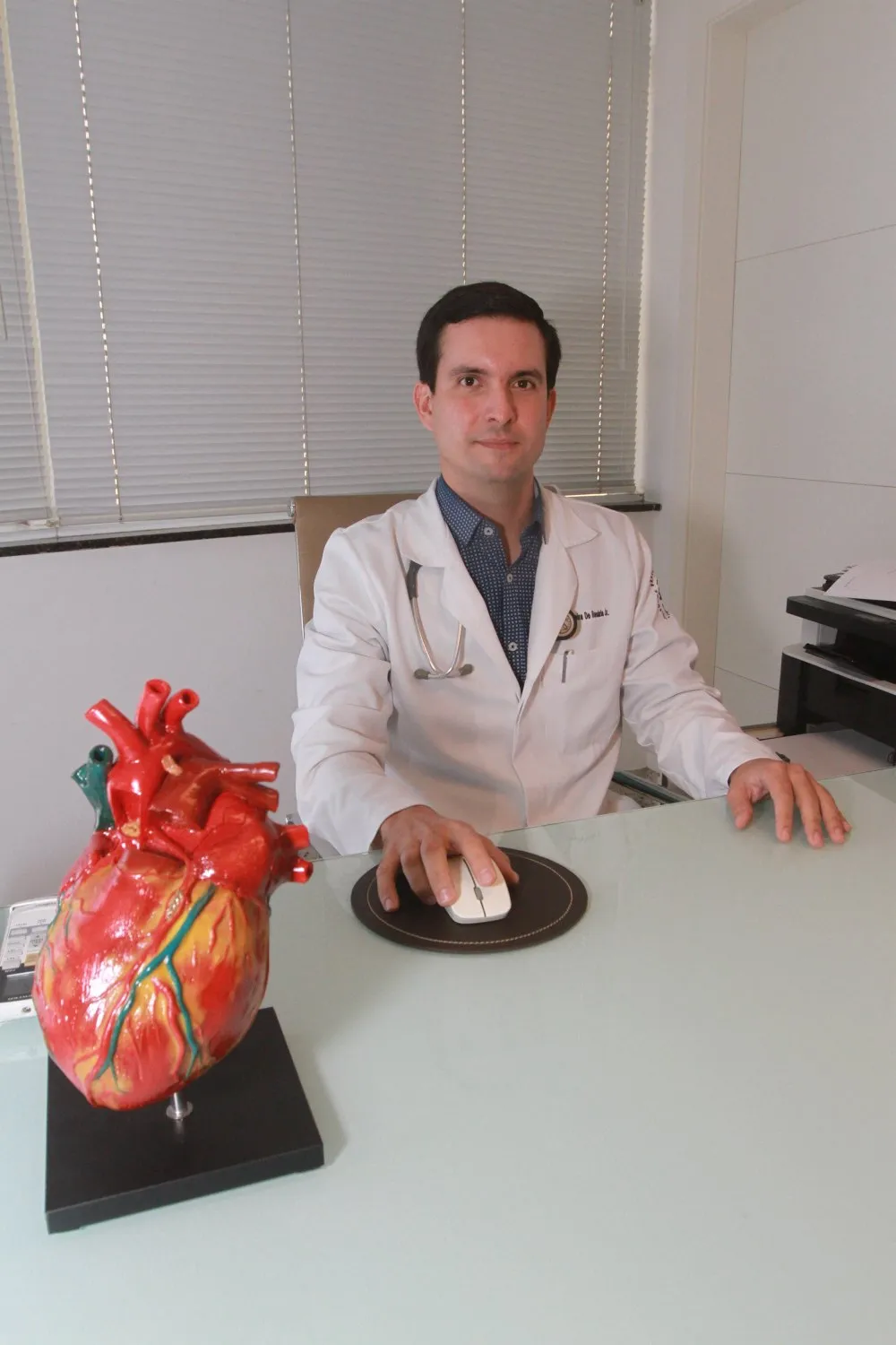 O cardiologista Emílio 
Pereira Junior alerta que é preciso se atentar caso haja mal-estar durante a prática de exercício físico