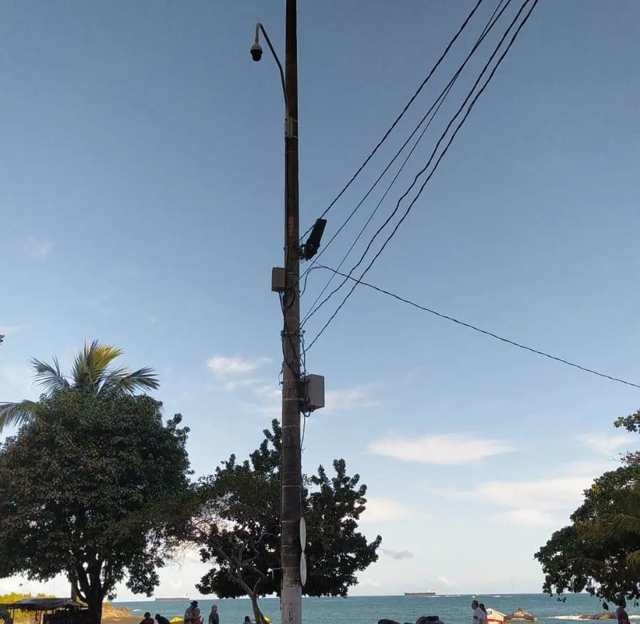 Bronca:


Câmera de videomonitoramento na orla da Praia da Costa que não está funcionando.




Foto do leitor Fabricio Lima