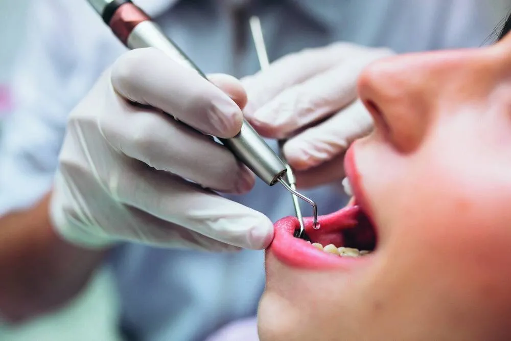 Clínica de odontologia oferece tratamentos cirúrgicos, estéticos e 
de endodontia