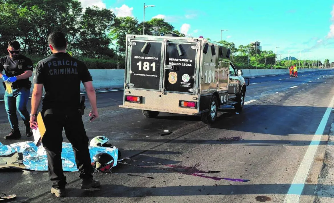 Acidente na Rodovia das Paneleiras, em Vitória: motociclista morreu na hora