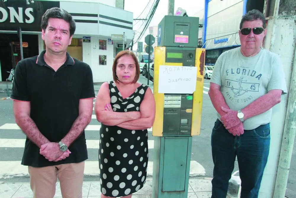 Os lojistas Vinícius Loureiro,   Amel Aboul e  Antônio Rocha defendem a volta dos parquímetros