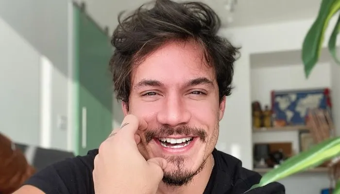 Imagem ilustrativa da imagem Ex-BBB Eliezer realiza transplante de cabelo e barba para "corrigir falhas"