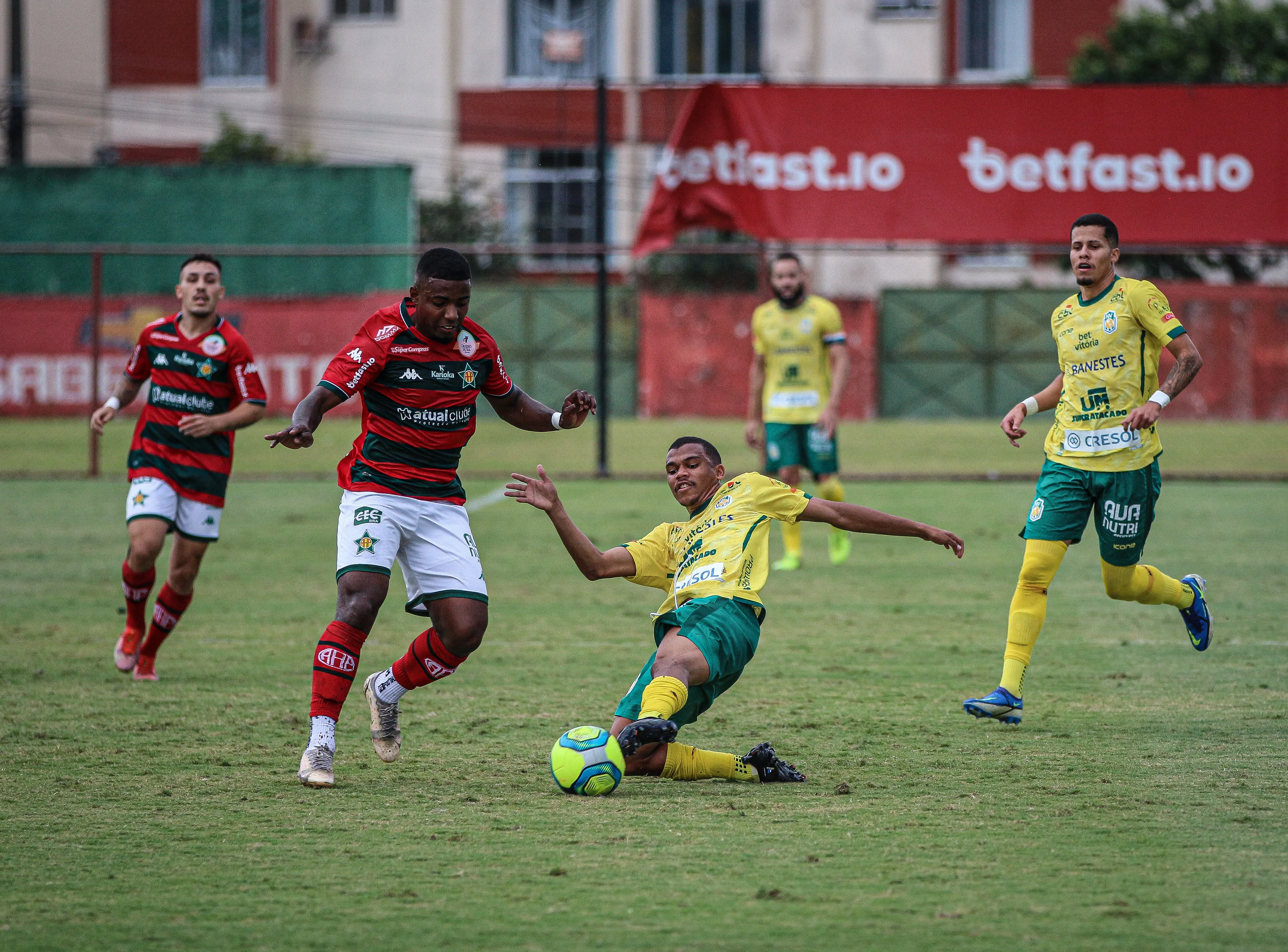 Imagem ilustrativa da imagem Nova Venécia sai na frente, mas leva virada no jogo de ida da série D